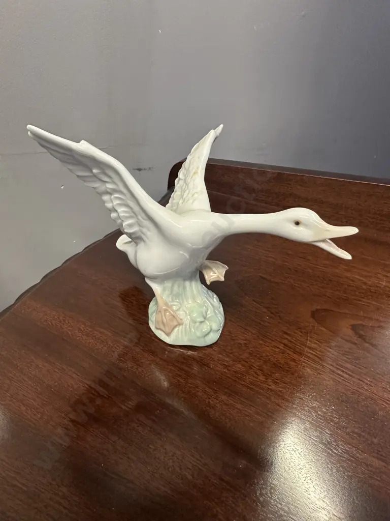 Vintage Lladro Goose Taking Flight Figurine #1265. H11.5cm Image 1++