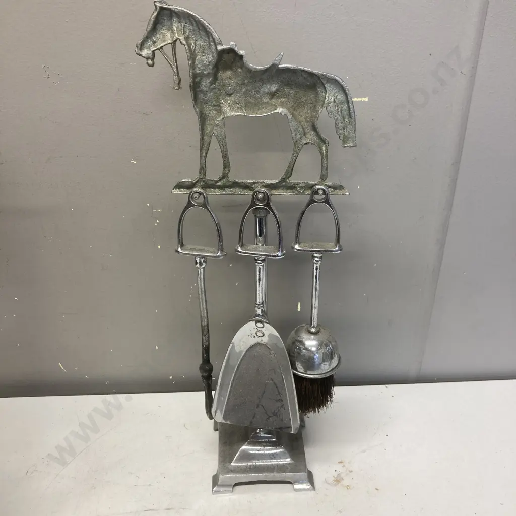 Vintage Equine Fireside Set Image 1++