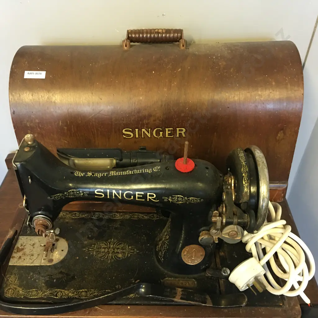 Singer Sewing Machine With Bentwood Case, 1937 #EB861655 Image 1++
