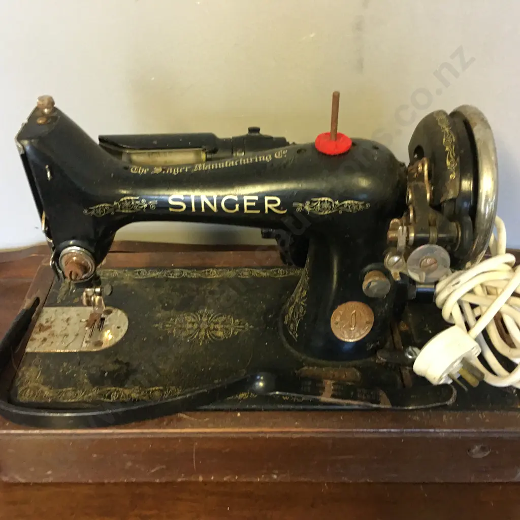 Singer Sewing Machine With Bentwood Case, 1937 #EB861655 Image 1++