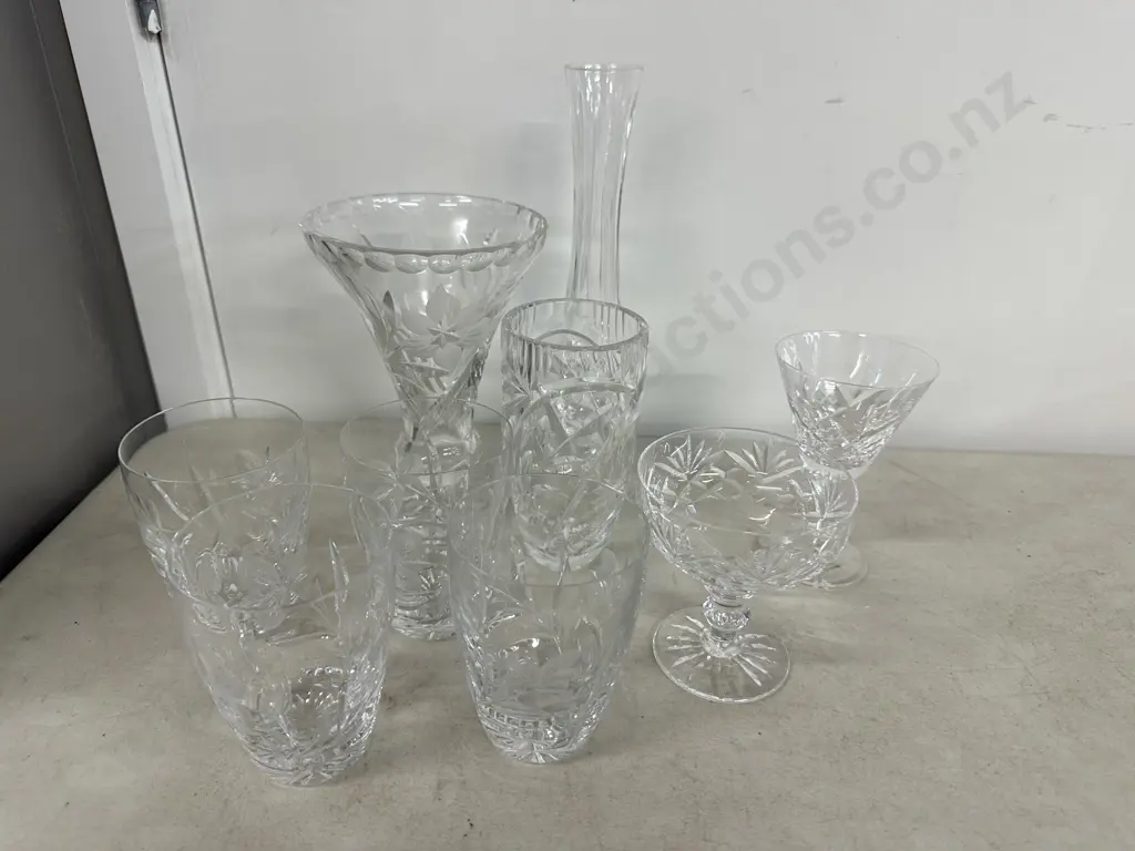Vintage Crystal Items Including Vases Etc Image 1++
