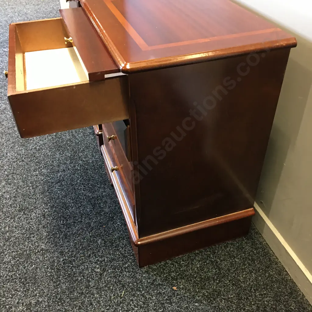 Pair Of Mahogany Inlaid Bedside Tables Four Drawer With Pull Out Tray & Brass Knob Handles Image 1++