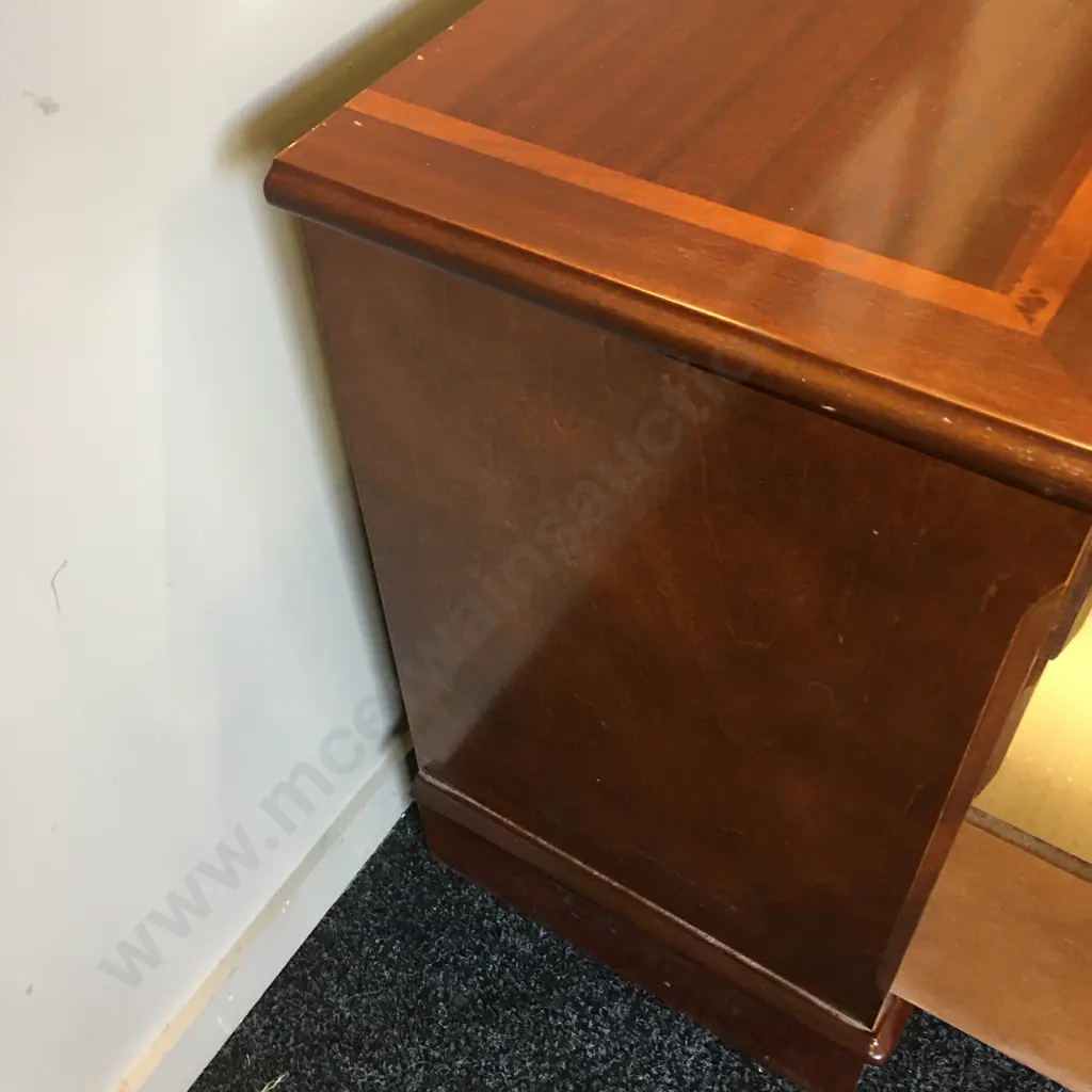 Pair Of Mahogany Inlaid Bedside Tables Four Drawer With Pull Out Tray & Brass Knob Handles Image 1++