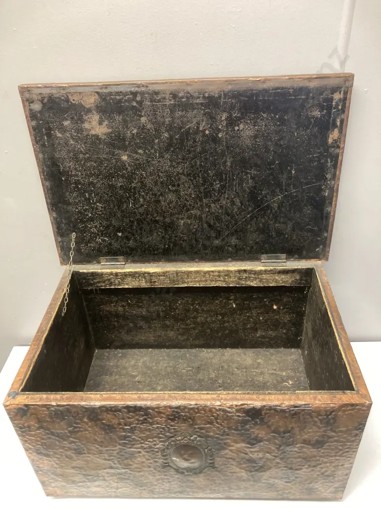 Vintage Beaten Copper Fireside Wood Box With Stag & Plaque Detail. H32 W58 D37cm Image 1++