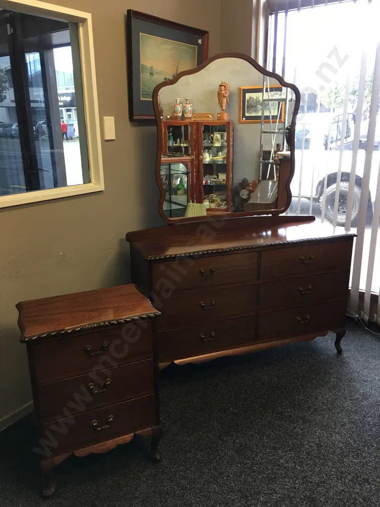 Mahogany Queen Anne Style 3 Drawer Bedside & 6 Drawer Mirrored Dressing Table, Pie Crust Edge Image 1++