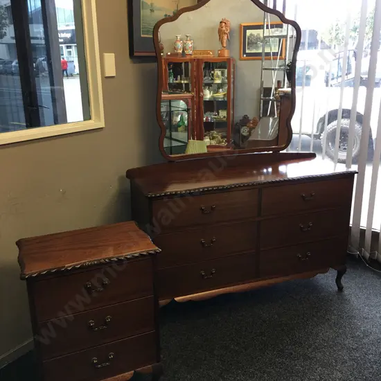 Mahogany Queen Anne Style 3 Drawer Bedside & 6 Drawer Mirrored Dressing Table, Pie Crust Edge