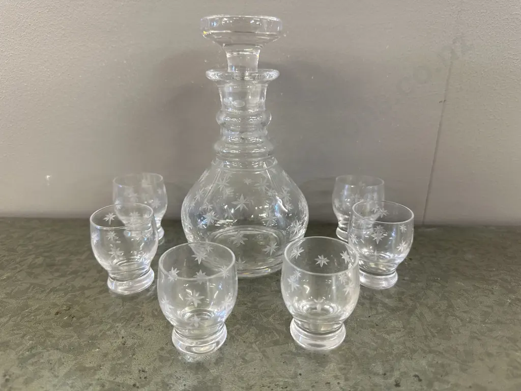 Vintage Decanter & Six Glasses Image 1++