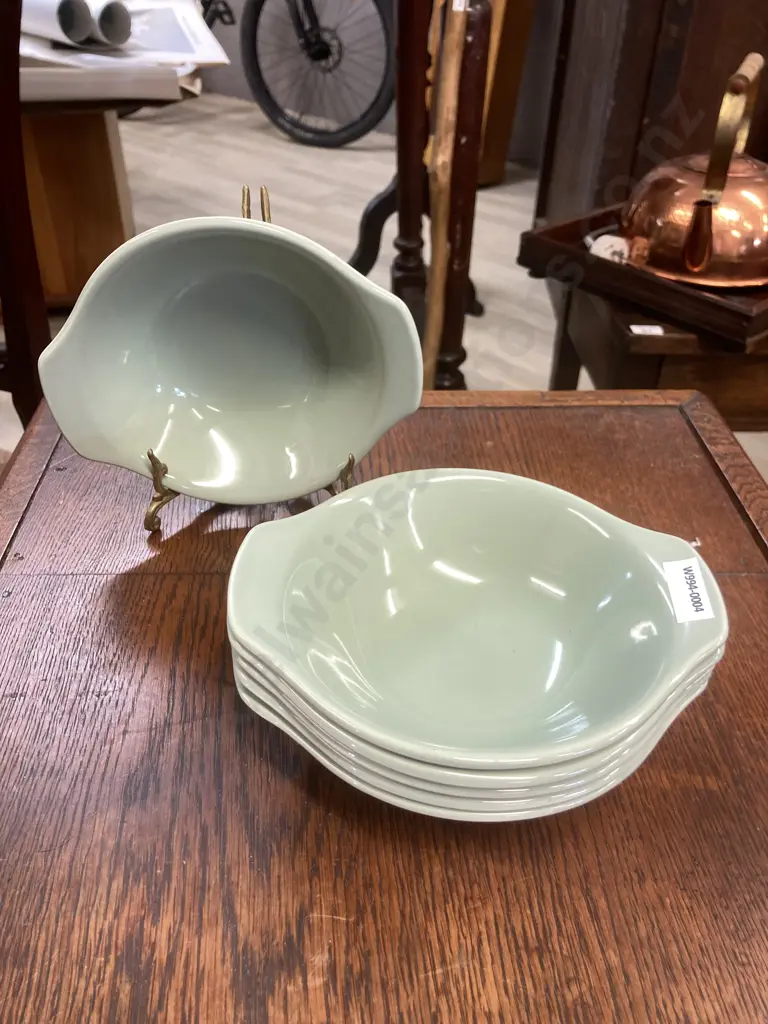 Set of 8 Poole Twin Tone Dessert Bowls, Light Green Image 1++