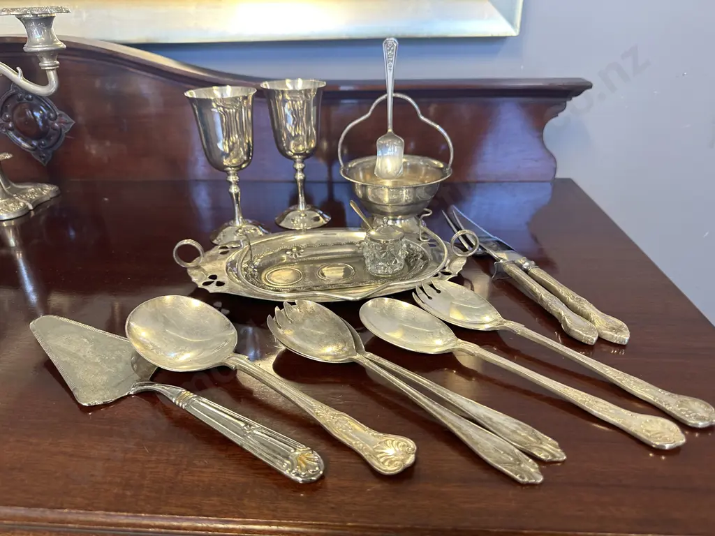 Selection Of Silverware Cutlery Etc Image 1++