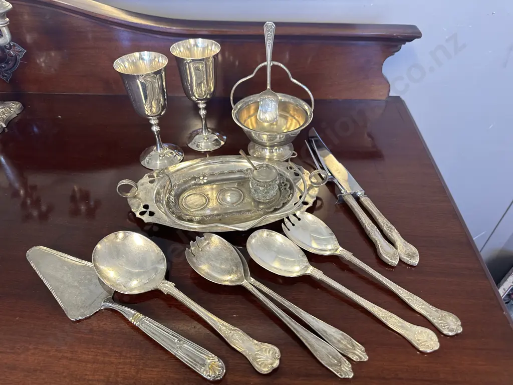 Selection Of Silverware Cutlery Etc Image 1++