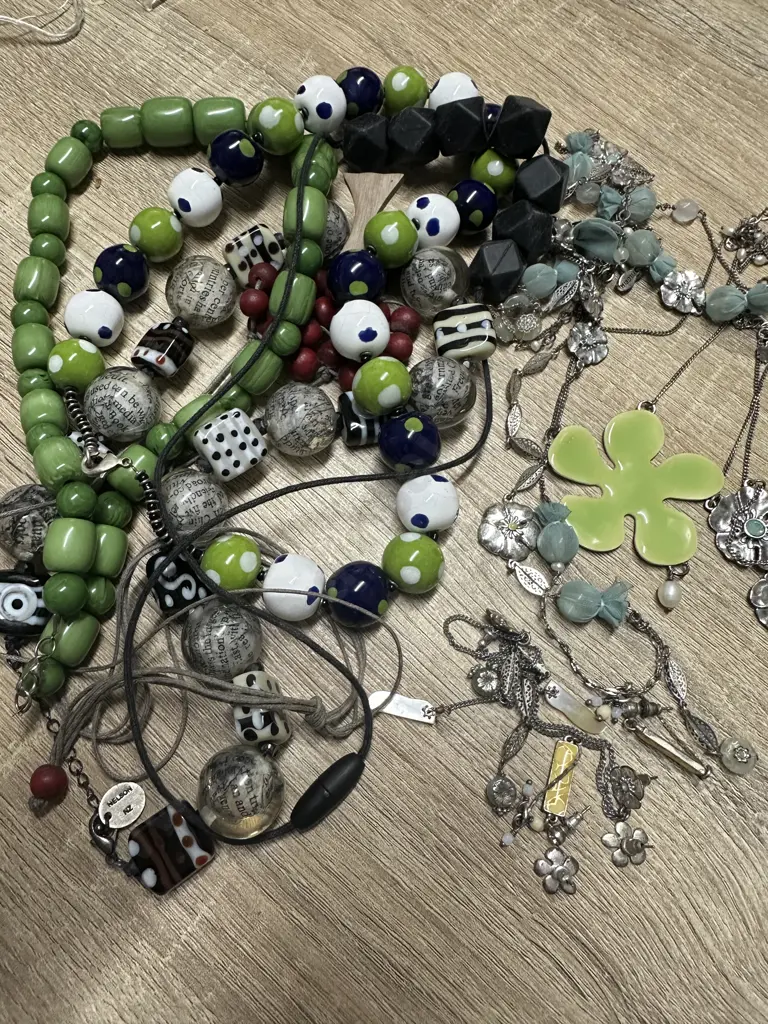 Assorted Costume Jewellery Including Pilgrim Etc Image 1++