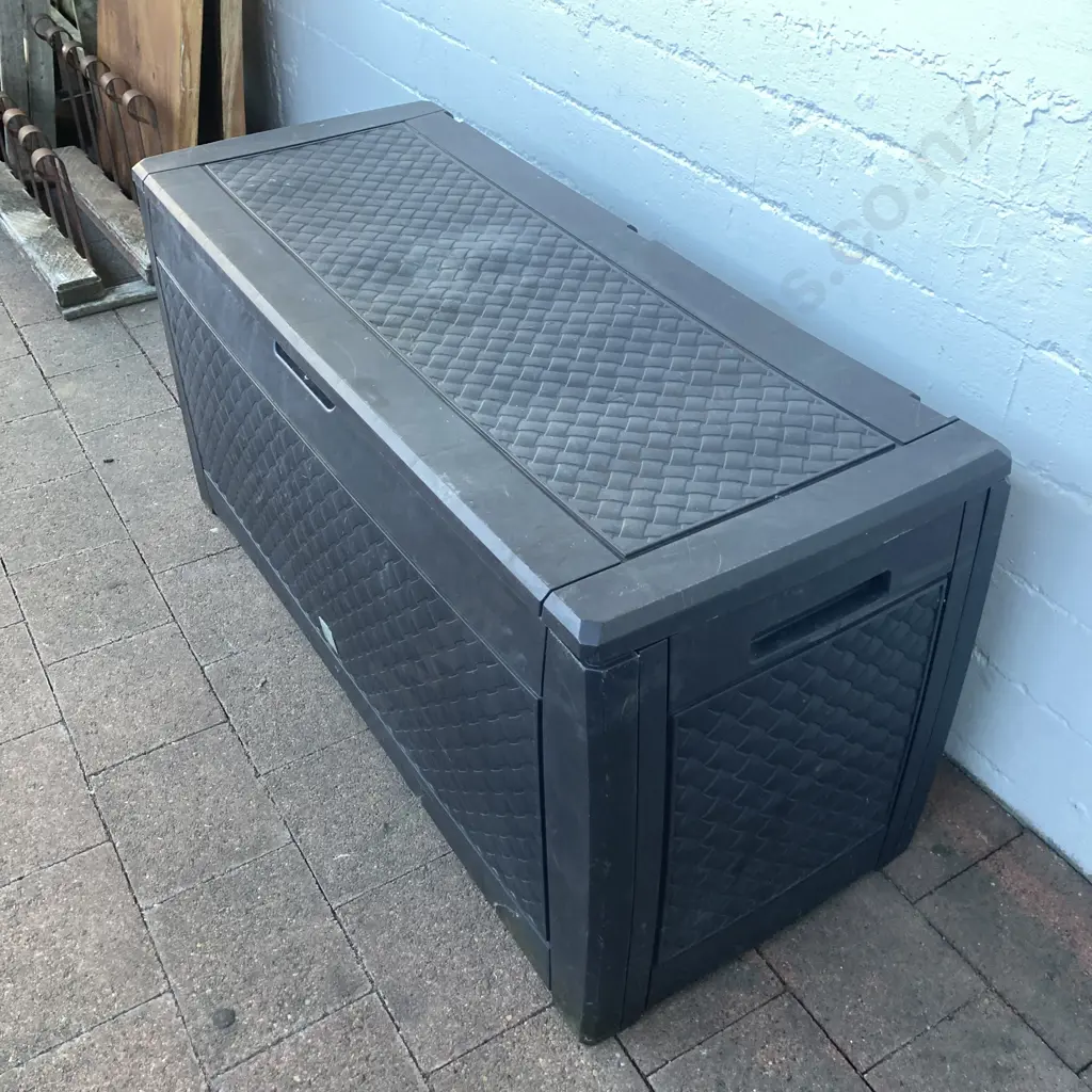 Matuba Plastic Patio Storage Box With Hinged Lid. H58 W116 D48cm Image 1++