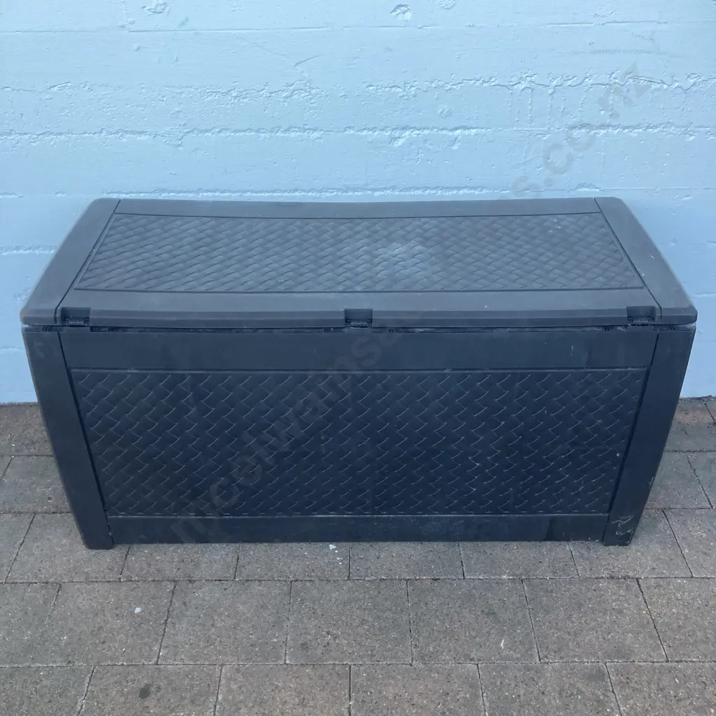 Matuba Plastic Patio Storage Box With Hinged Lid. H58 W116 D48cm Image 1++
