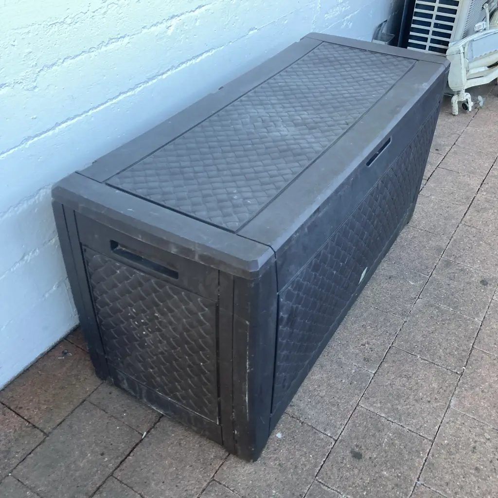 Matuba Plastic Patio Storage Box With Hinged Lid. H58 W116 D48cm Image 1++