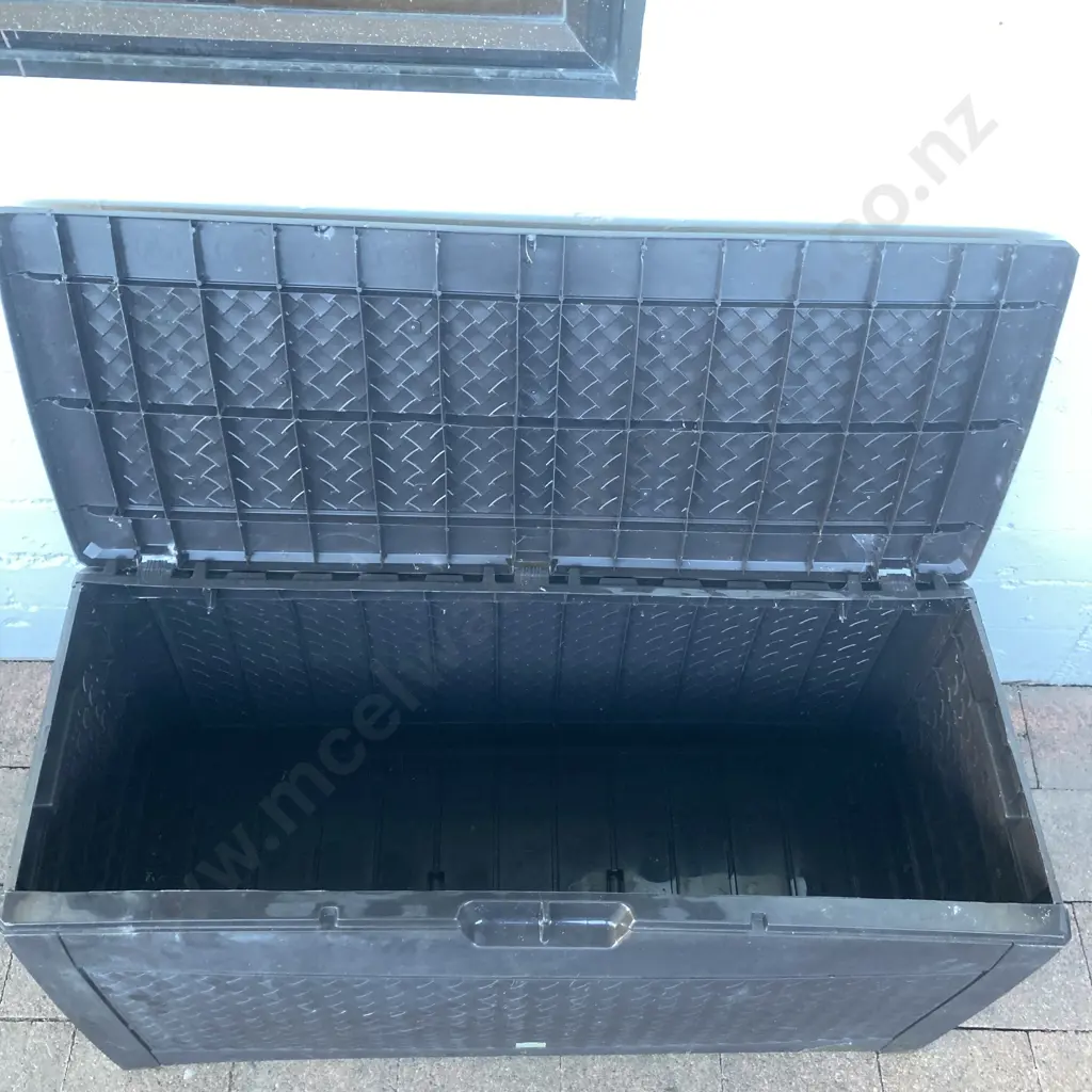 Matuba Plastic Patio Storage Box With Hinged Lid. H58 W116 D48cm Image 1++