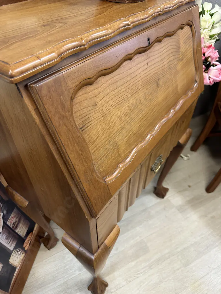 Oak Writing Bureau Claw Feet With Single Drawer H110,W73,D43cm. Image 1++