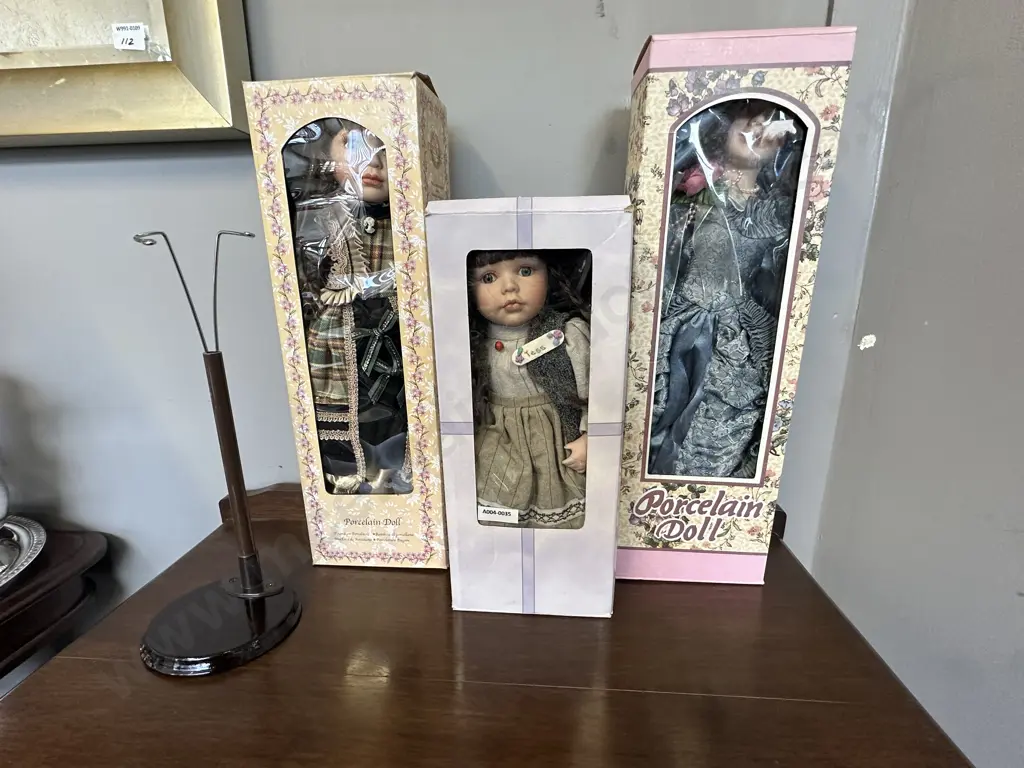 Three Boxed Porcelain Dolls With a Stand Image 1++