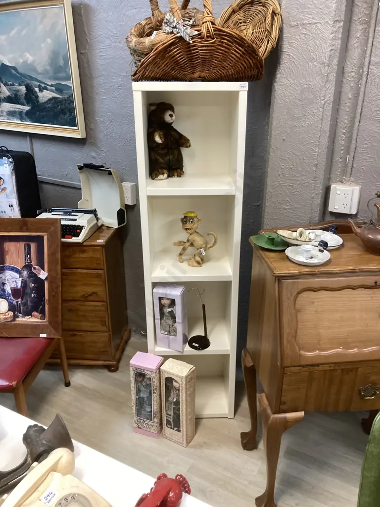 Cream Three Tier Shelf Unit H160,W43,D30cm. Image 1++
