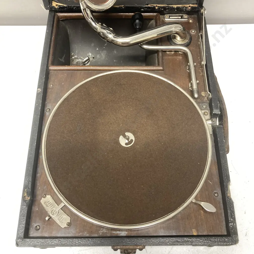 Vintage His Master's Voice No. 4 Portable Gramophone Image 1++