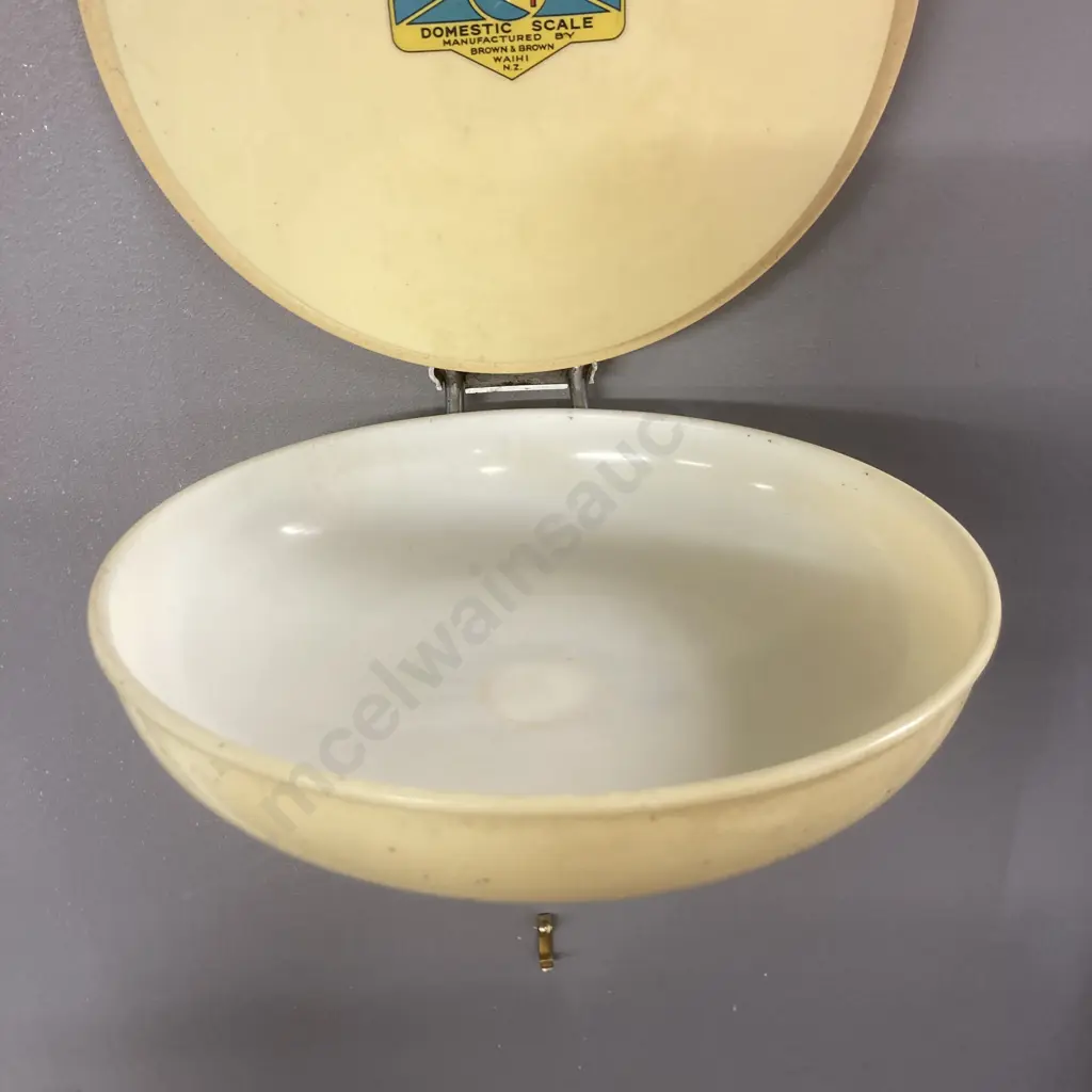 NZ Retro Suzy Domestic Wall-Mounted Kitchen Scales Manufactured By Brown And Brown Waihi Image 1++