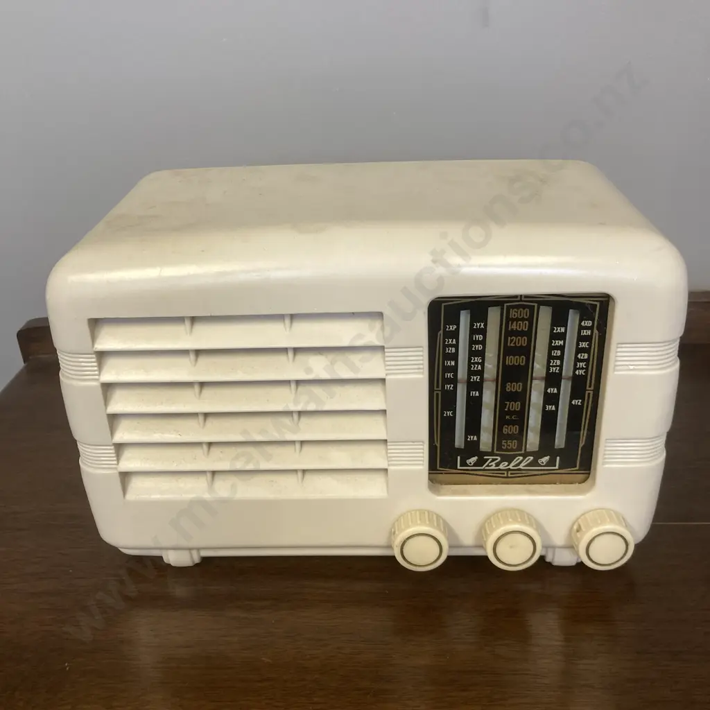 Vintage Bell 'Colt' 5-valve Broadcast Band Radio Image 1++