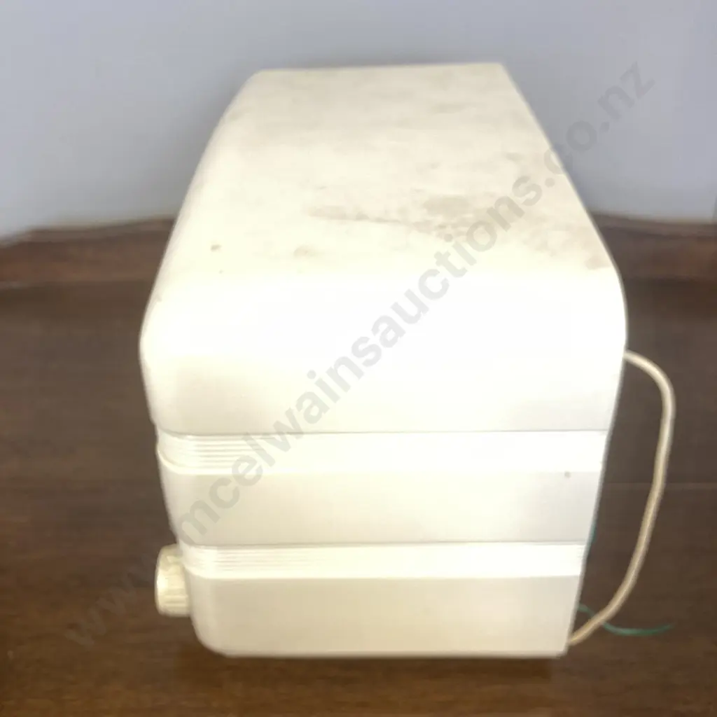 Vintage Bell 'Colt' 5-valve Broadcast Band Radio Image 1++