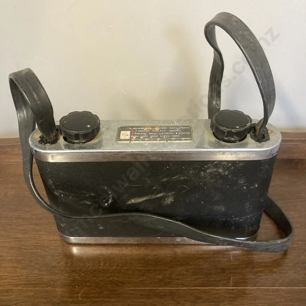 Art Deco Romac Portable Radio with Carry Strap Image 1++