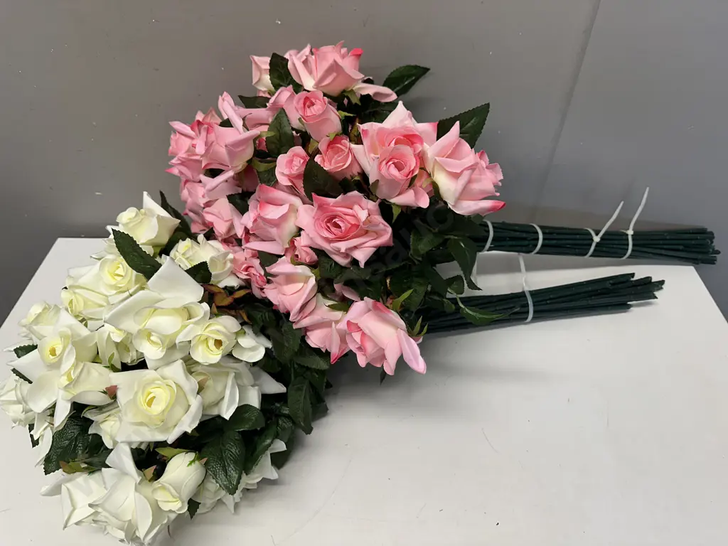 Bundle Of Pink & Cream Roses  Image 1++