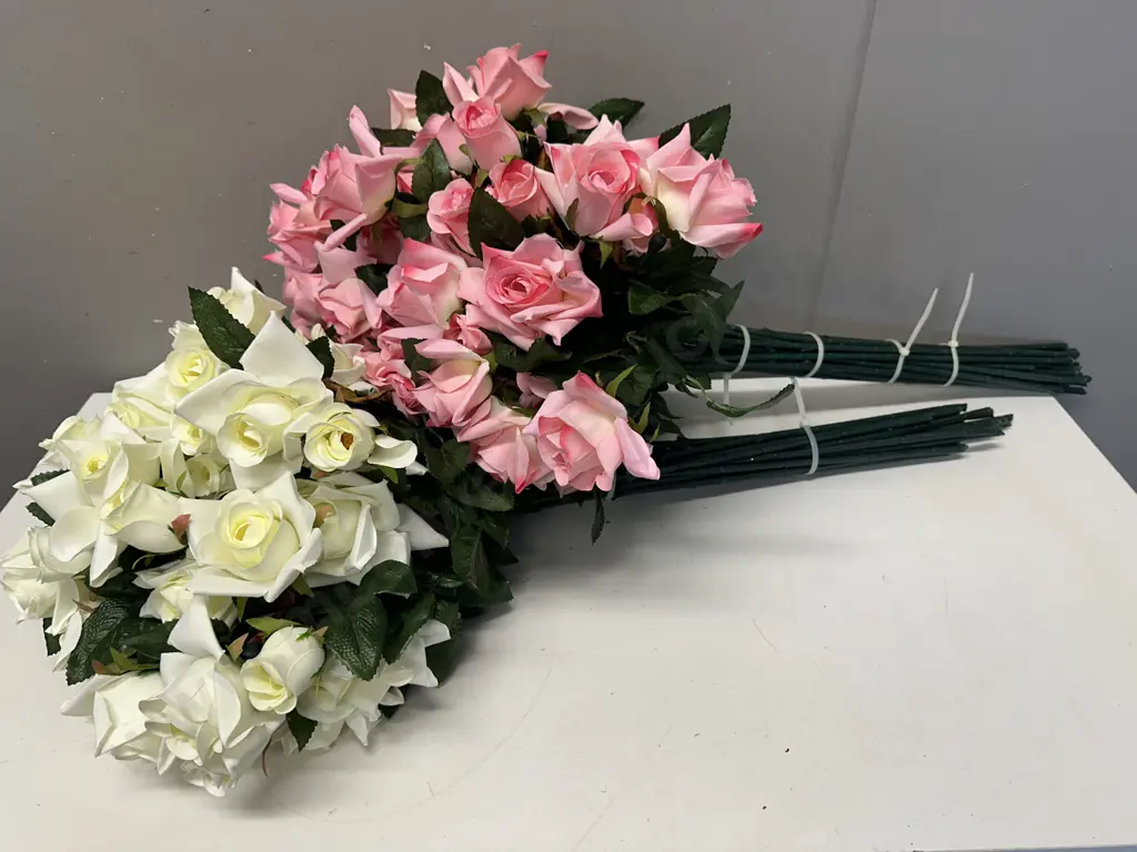 Bundle Of Pink & Cream Roses  Image 1++