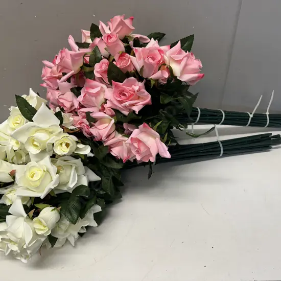 Bundle Of Pink & Cream Roses 