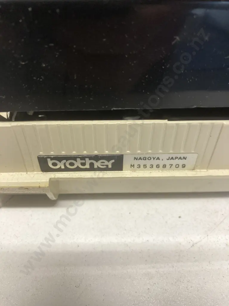 Vintage Brother Deluxe Typewriter White In Case, Made In Japan Image 1++