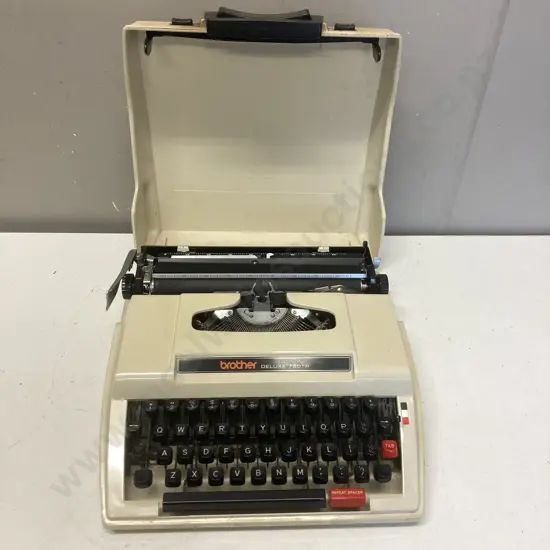 Vintage Brother Deluxe Typewriter White In Case, Made In Japan