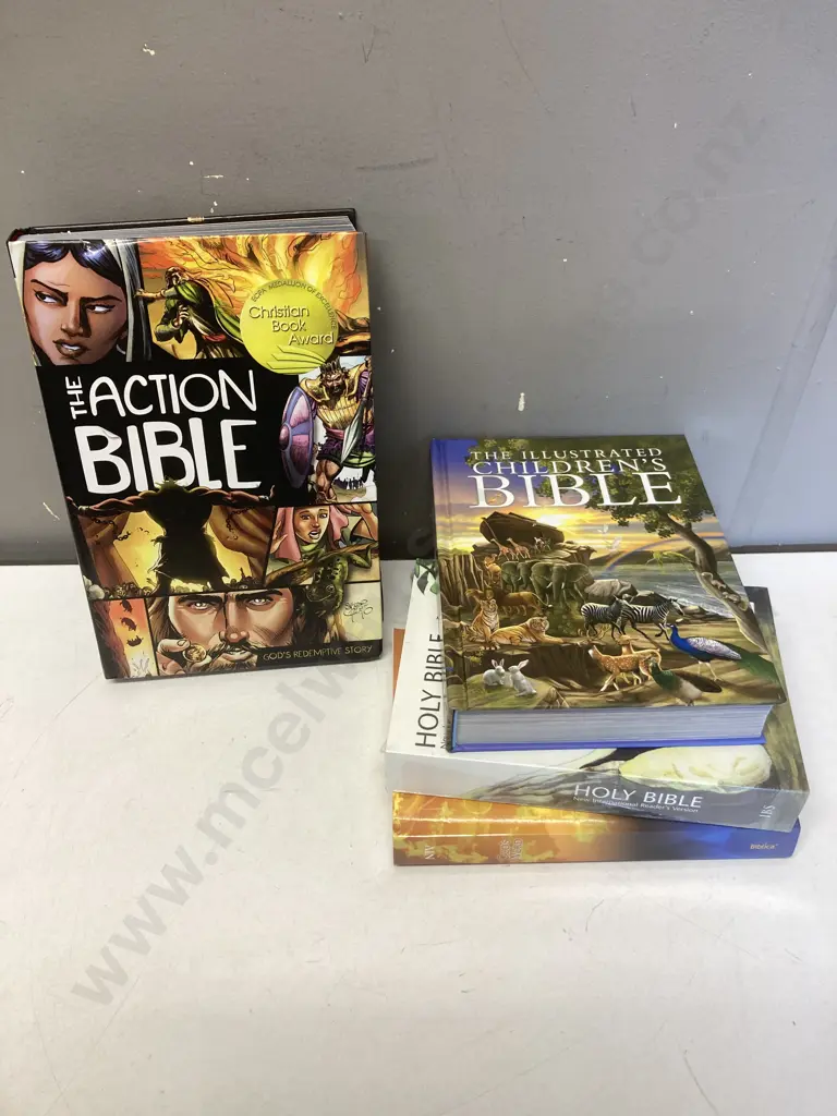 The Action Bible God's Redemptive Story (Action Bible) Illustarted By Sergio Cariello, Illustrated Children's Bible Etc Image 1++