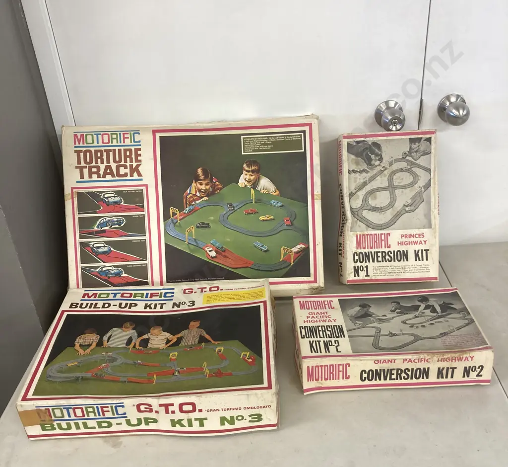 Ideal Motorific Torture Track 1960s Set With 2 Cars, Motorific G.T.O Build-up Kit No3, & Two Highway Conversion Kits Image 1++