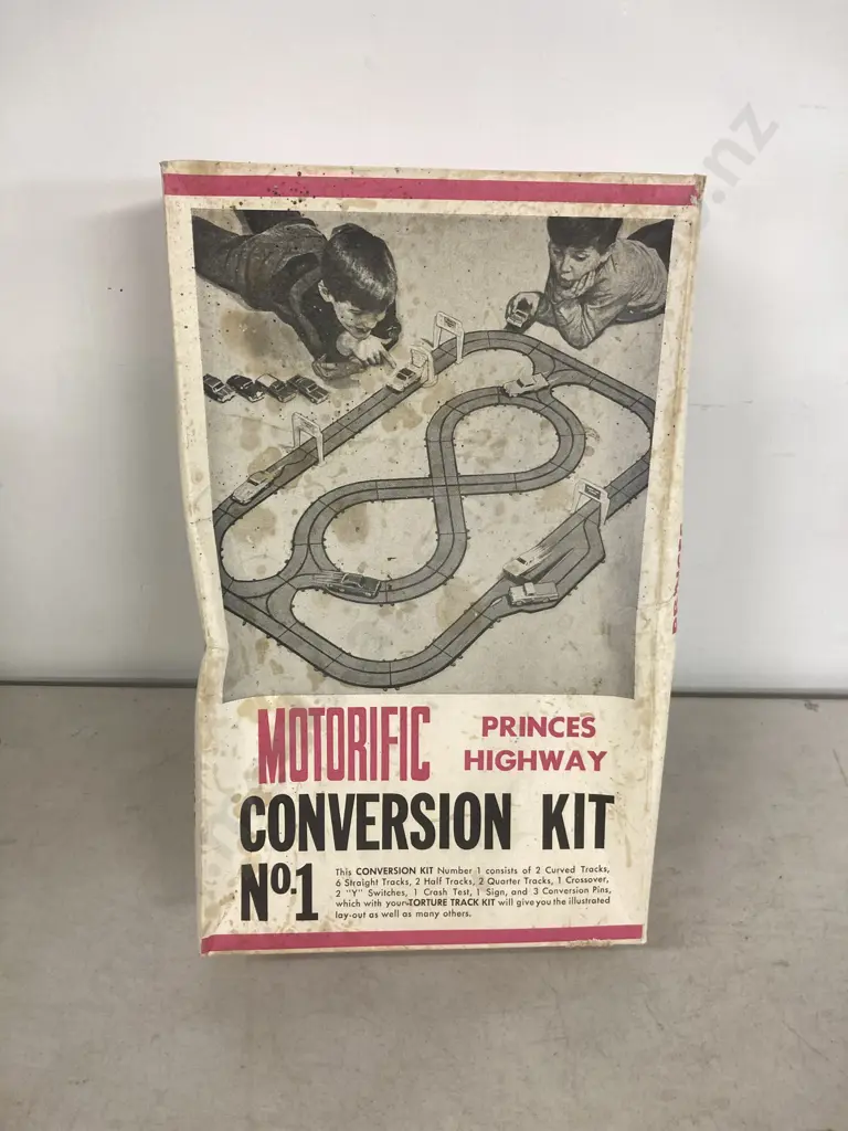 Ideal Motorific Torture Track 1960s Set With 2 Cars, Motorific G.T.O Build-up Kit No3, & Two Highway Conversion Kits Image 1++