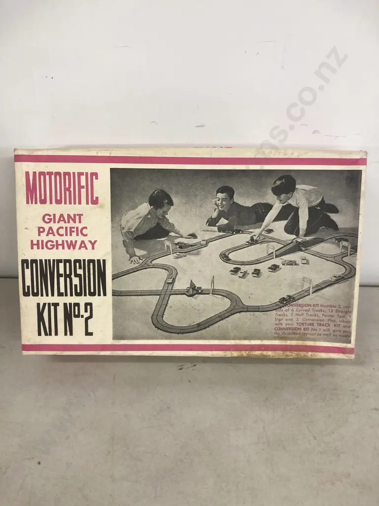 Ideal Motorific Torture Track 1960s Set With 2 Cars, Motorific G.T.O Build-up Kit No3, & Two Highway Conversion Kits Image 1++