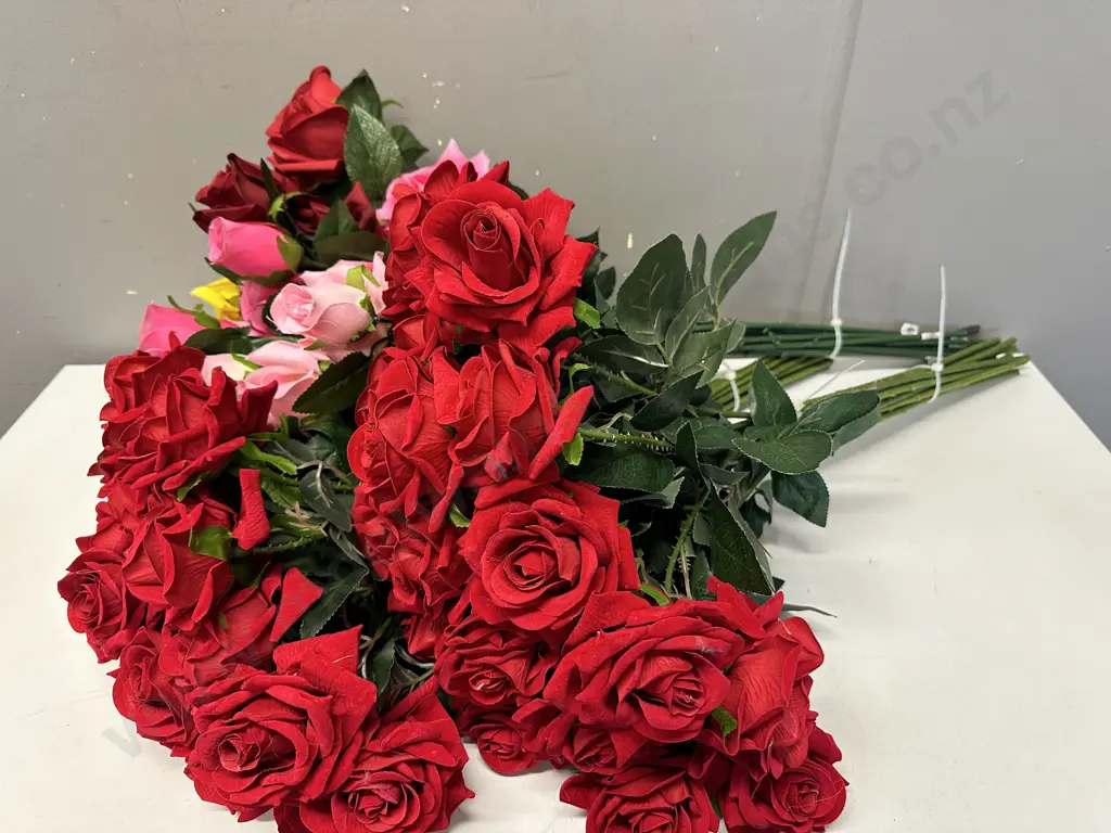 Bundle Of Red/Black & Pink Roses Image 1++