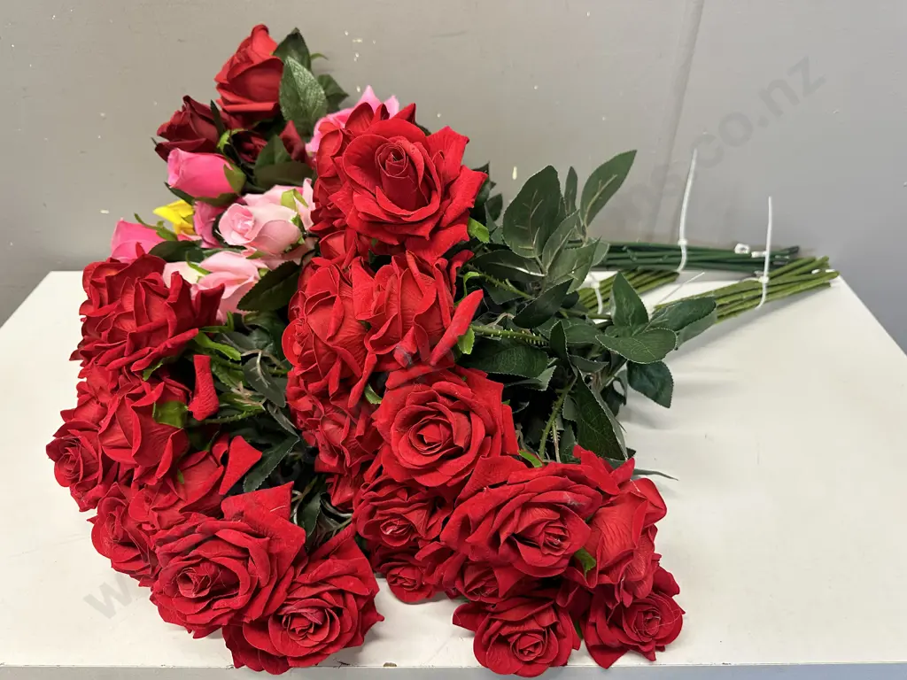 Bundle Of Red/Black & Pink Roses Image 1++
