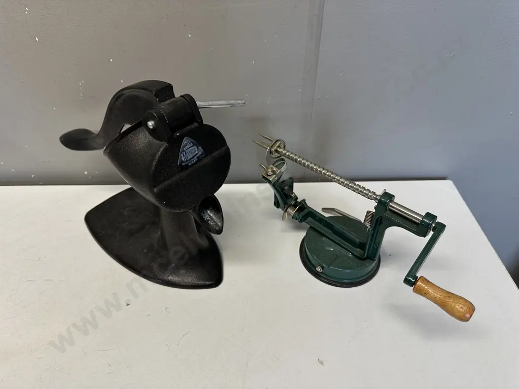Vintage Mascot Juicer & Apple Peeler & Corer Image 1++