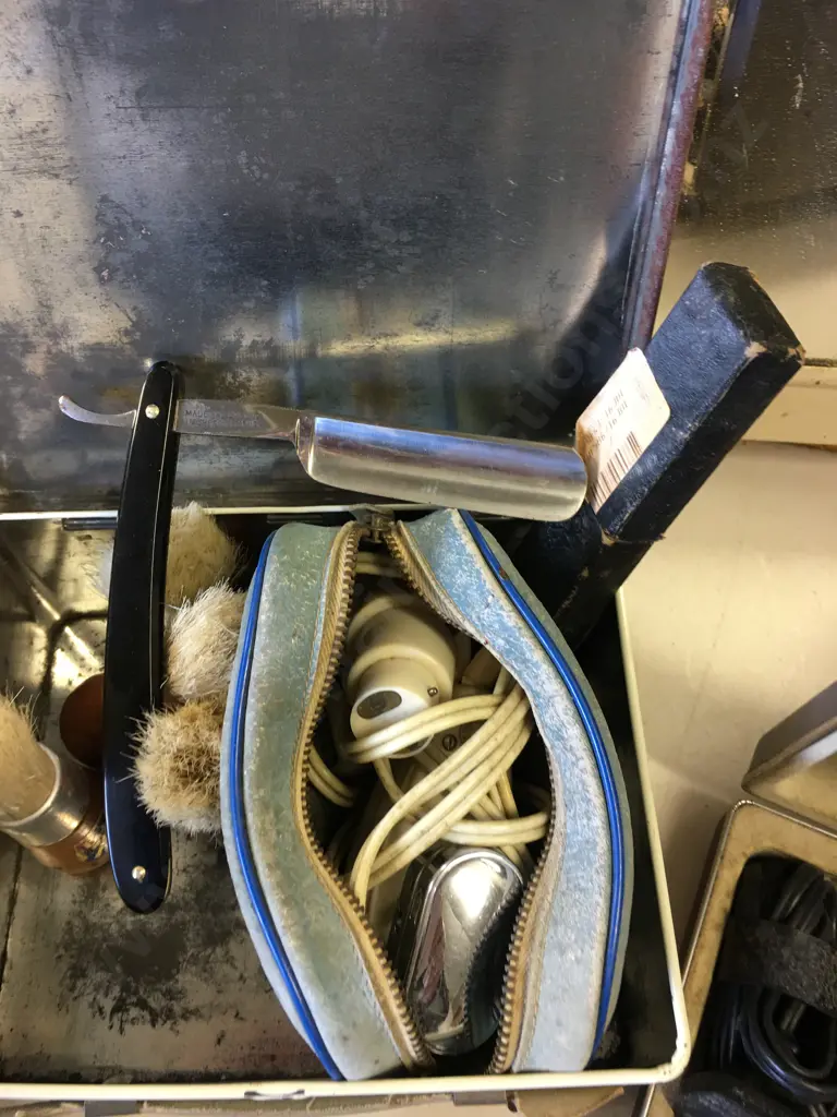 Vintage Shaving Sundries, Cabinet, Electric Shavers Etc Image 1++