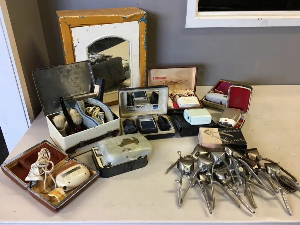 Vintage Shaving Sundries, Cabinet, Electric Shavers Etc Image 1++