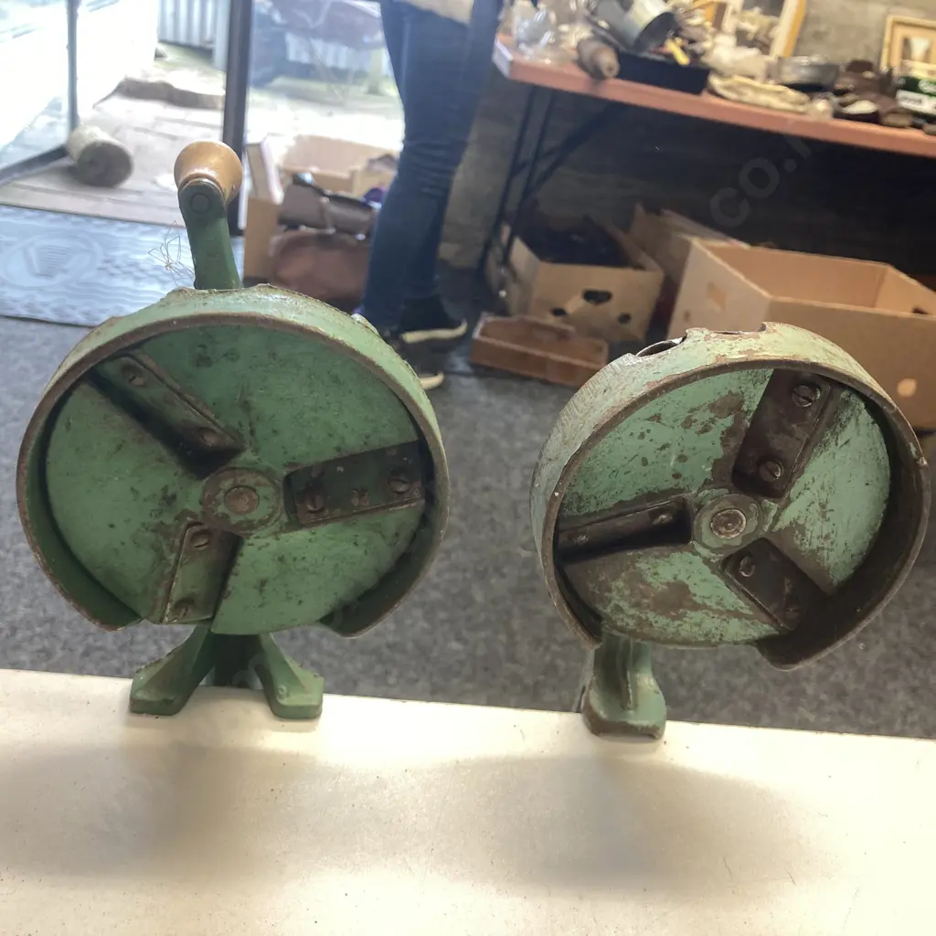 Pair of Green Spong No 633 Bean Slicers Image 1++
