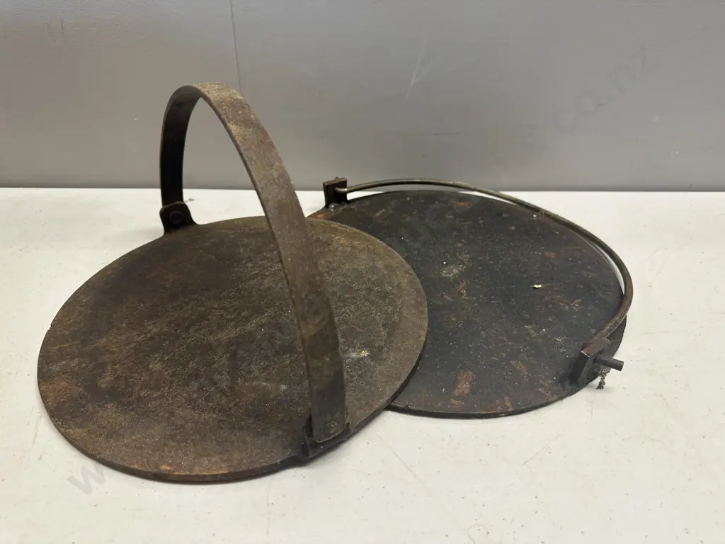 Vintage Cast Iron Griddles x2 28cm & 30cm. Image 1++