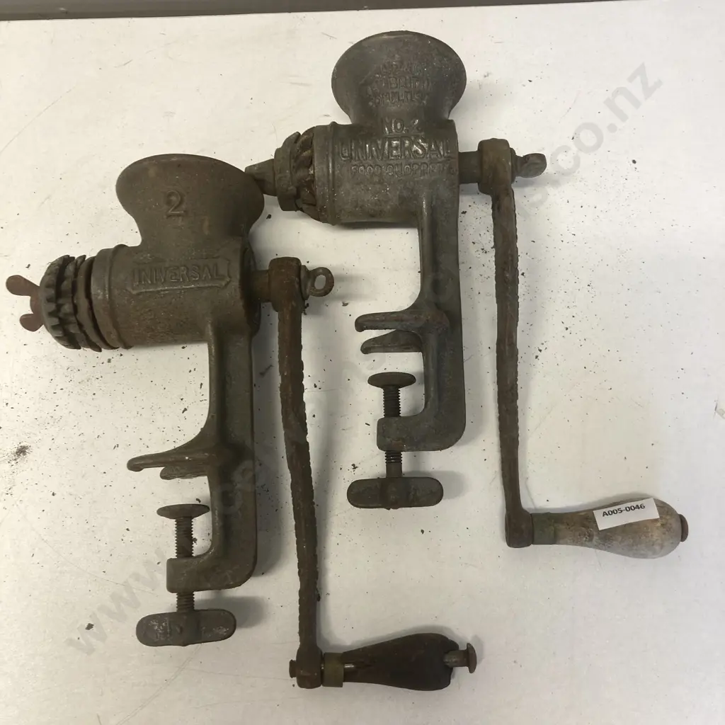 Vintage Universal No2 Mincers Image 1++