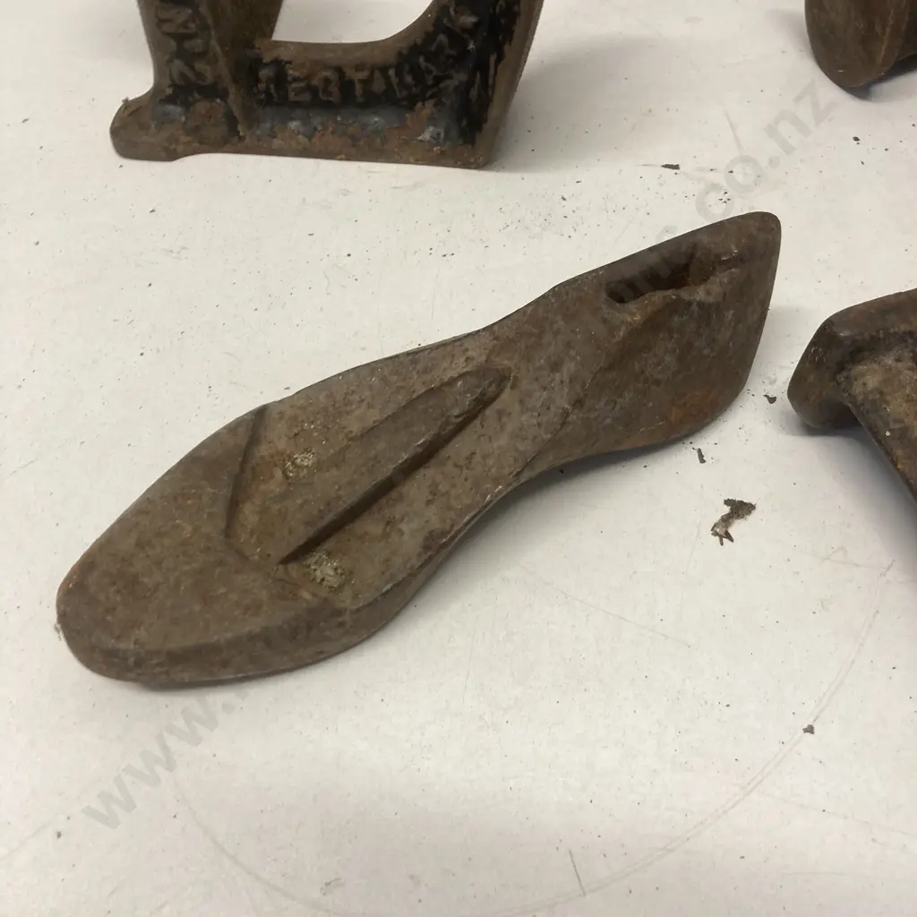 Antique Titan & Blakey's Paragon No 2 Cast Iron Cobbler Anvil & 2 Others Image 1++