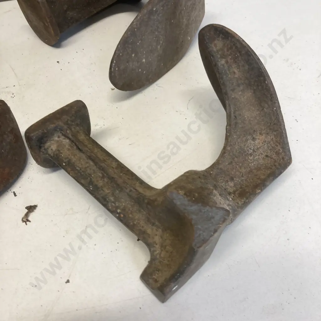 Antique Titan & Blakey's Paragon No 2 Cast Iron Cobbler Anvil & 2 Others Image 1++