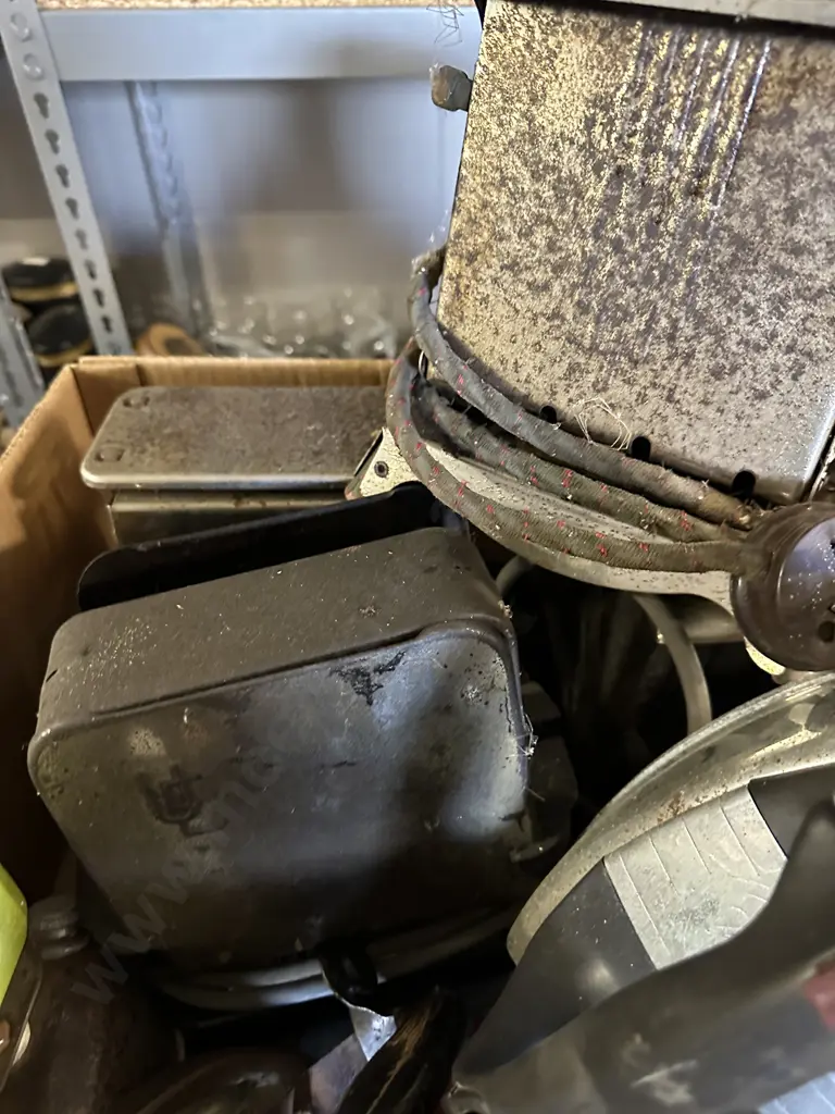 Selection Of Vintage Toasters & Irons Image 1++