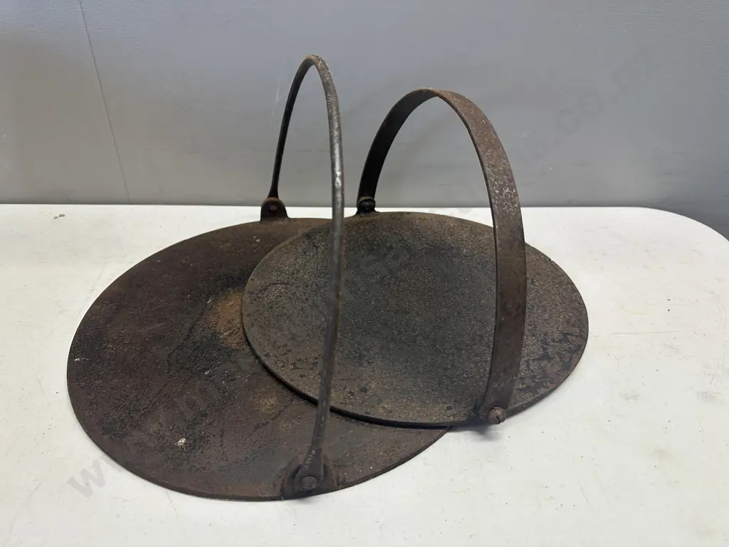 Vintage Cast Iron Griddles x2 28cm & 32cm. Image 1++