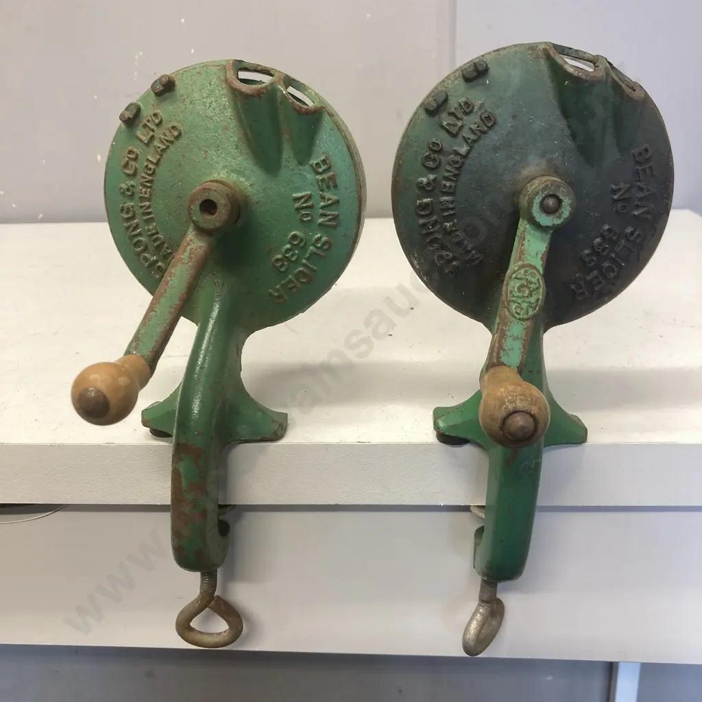 Pair of Green Spong No 633 Bean Slicers Image 1++
