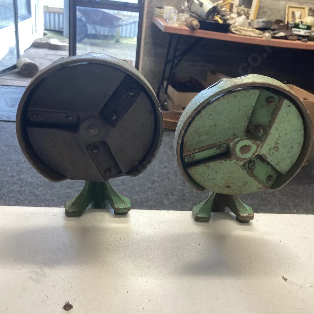Pair of Green Spong No 633 Bean Slicers Image 1++